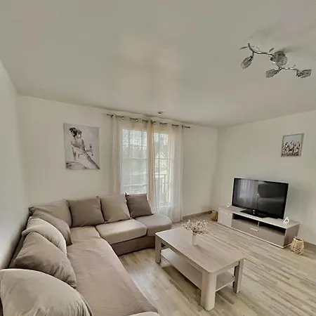 Villa Maison Spacieuse De Lila Avec 3 Places De Parkings Crevecoeur-le-Grand