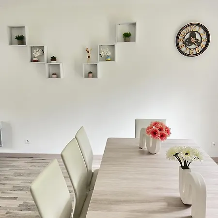 Maison Spacieuse De Lila Avec 3 Places De Parkings Crevecoeur-le-Grand