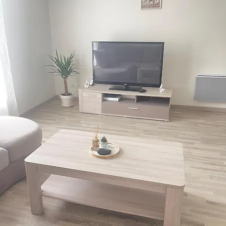 Maison Spacieuse De Lila Avec 3 Places De Parkings Crevecoeur-le-Grand